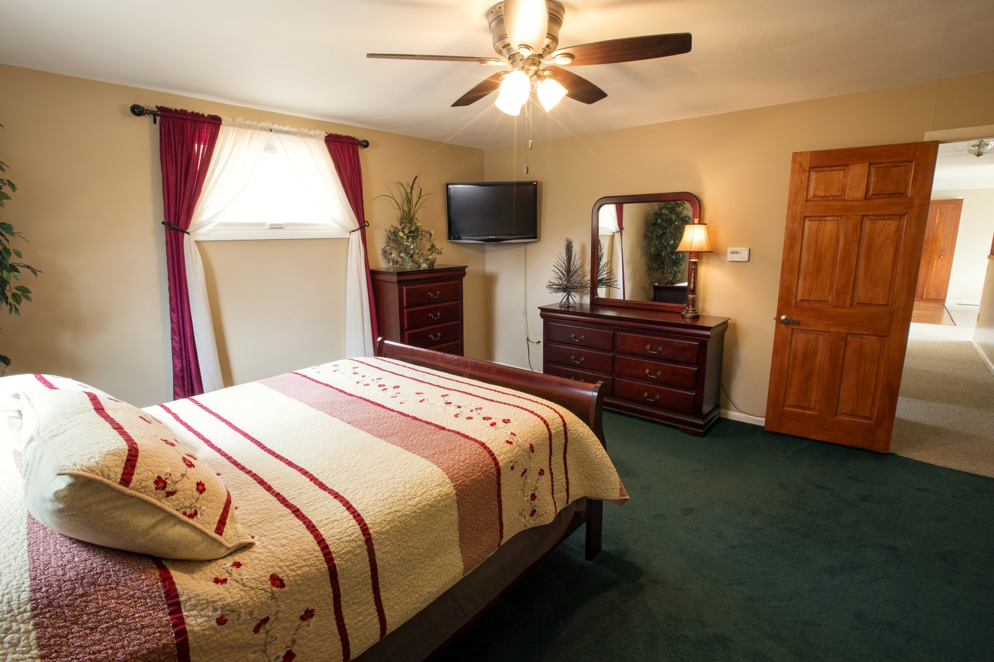 bedroom, maray hills, mohican vacation homes